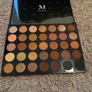 Morphe eyeshadow palette